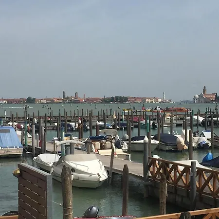 Bella Meimei Apartment *